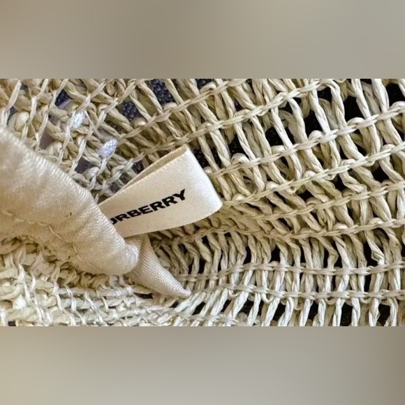 NWOT Burberry Goddess Crocheted Open Weave Natural Paper Straw Tote Shoulder Bag - Picture 5 of 5